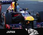 Себастьян Феттель празднует свою победу в Гран-при Японии 2013